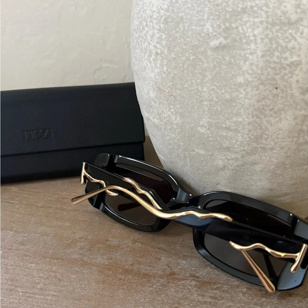DEZI Drippy Sunglasses
